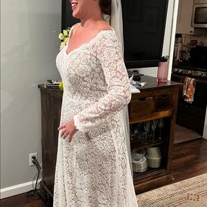 Wedding dress Bright ivory with long sleeve lace, size 14